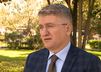 Rrofsh e qofsh Babo jarani se pa ty s’na gezon xhani