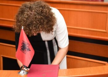 15 shtetas të rinj betohen për nënshtetësinë shqiptare, Veliaj: Kthejeni në mision për ta bërë vendin tonë më të mirë
