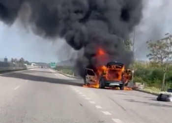Makina shpërthen në flakë në autostradën Fier-Vlorë/ Ja dyshimet e para