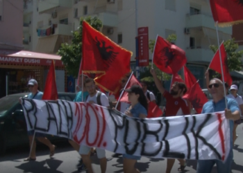 Protestë për plazhet publike në Golem, aktivistët kërkojnë lirimin e hapësirave nga privatët
