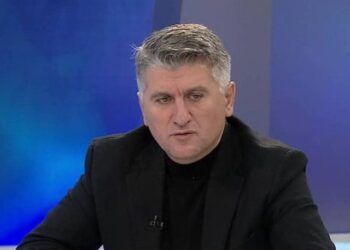 “Avokati i Popullit s’duhet të jetë një pinjoll i diktaturës”/ Gjekmarkaj: Deputetët e PD s’kanë arsye të bëhen pis për asgjë, ja emri që i përmbush kushtet