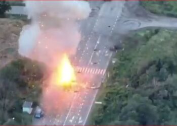 VIDEO/ “Javelin” që Shqipëria do marrë nga SHBA në 2025 bëjnë “namin” në Ukrainë: Ja si e “thërrmojnë” në pak sekonda tankun e Rusisë