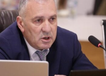 “Më ftuan, por kisha një angazhim tjetër”/ Kreu i SPAK s’ishte në ceremoninë e ngritjes së flamurit të BE te kryeministria, Kraja: Ja pse…!