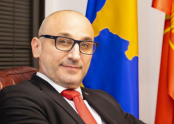 Shkarkohet Konsulli i Kosovës në New York, akuza e rëndë e Krasniqit: Gërvalla kërkoi largimin e flamurit të UÇK-së nga zyra