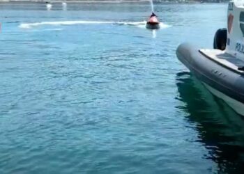 VIDEO/ Manovra të rrezikshme në det, rrezikuan jetën e pushuesve: Ndëshkohen 2 persona në Sarandë, bllokohen 3 mjete lundruese “Jet Ski”