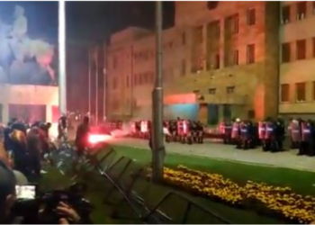 Protestat e dhunshme në Shkup/ Eurodeputetja ngre shqetësimi: Mund të përhapen në rajon, do përdoren nga Rusia. BE duhet që të përshpejtojë…