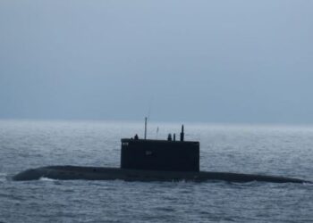 “Erë” konflikti?! Marina britanike do të përdorë helikopterë pa pilotë për të sulmuar nëndetëset ruse, Shefi i Shtabit: Konsiderohet akt lufte! Po kërcënojnë…!