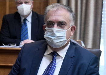 VIDEO/ Ministri u ndje keq gjatë seancës plenare, dërgohet me urgjencë në spital