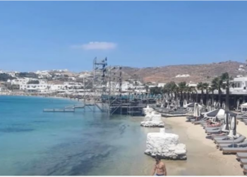 Çmenduri në Mykonos/ 15 mijë euro tavolina në rreshtin e parë për Nikos Vertis, irritohet këngëtari grek