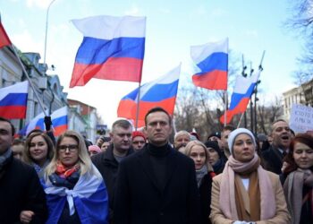 ‘Armiku’ i Kremlinit zbulon jetën në burgun famëkeq të pedofilëve: 5 orë ulur poshtë portretit të Putin duke dëgjuar këngën ‘lavdi për FSB’