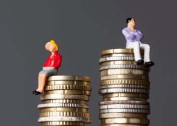 Shifrat e INSTAT/ Si u paguan burrat dhe gratë në 2021, vetëm drejtueset femra fitojnë më shumë se meshkujt