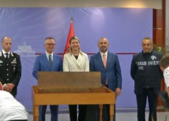 U vodh në Itali dhe u soll në Shqipëri për t’u shitur/ Pianoja e shek. të XVIII i dorëzohet autoriteteve italiane: Lufta kundër trafikimit të objekteve kulturore është prioritet