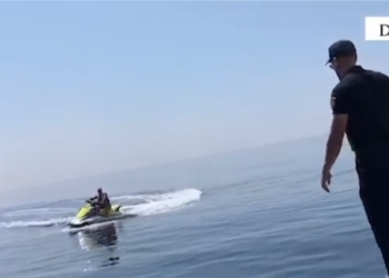 Manovra të rrezikshme në zonat me pushues/ Policia aksion në bregdetin e jugut! Gjobiten 25 drejtues të mjeteve lundruese, 5 ‘jet ski ‘ të bllokuara