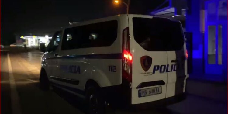 Sherri me thika gjatë natës në Elbasan, konfliktohen dy të rinj/ Reagon Policia
