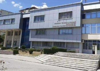 Plagosën me thikë 33-vjeçarin në Gjirokastër, arrestohen 2 persona, një tjetër në kërkim