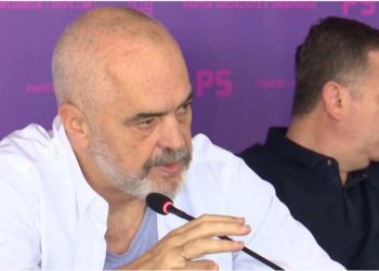 “Mos kërkoni çdo gjë nga qeveria”/ Rama me kryetarët e bashkive: Merrni shembull nga Cërriku