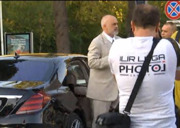 FOTO/ Begaj merr detyrën nga Meta, mbërrin në Presidencë Kryeministri Rama, i shoqëruar nga bashkëshortja Linda