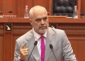 “I ka mësuar Baca”/ Rama-opozitës: Barbarë firmato. Sa herë keni probleme zhvarrosni kockat dhe hyjnë në garë…
