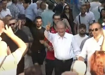 Thirrjet si para 30 viteve/ “O Sali, o hero”! Berisha mbërrin në selinë blu, pritet nga militantët