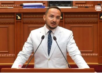 “Drejtësia po godet vetëm nga mazhoranca”/ Salianji-Gjiknurit: Ne, duart në xhepa dhe fjalën kemi! Kujt i kërkoni llogari