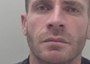 Emri/ “Mos iu afroni”! Policia britanike shpall në kërkim shqiptarin e “rrezikshëm”: Frekuenton rregullisht pikat e basteve. Kush e sheh…!