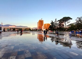 Të dhënat e INSTAT/ COVID shkurtoi me 2.5 vite jetëgjatësinë e shqiptarëve në 2020-2021