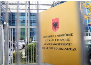 “Më mirë t’i hajë ai 400 mijë lekë në burg se sa gjyqtarja”/ Zbulohet shuma që përfitoi gjyqtarja dhe avokati në Elbasan