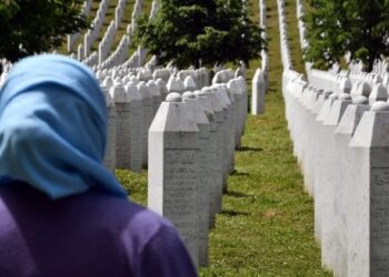 Kurti përkujton 27-vjetorin e masakrës së Srebrenicës: Hapi i parë i përsëritjes së gjenocidit është mohimi