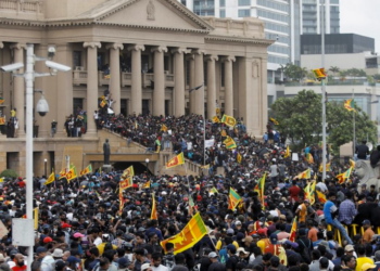 Protestuesit përzunë presidentin nga rezidenca, jep dorëheqjen edhe kryeministri në Sri Lanka