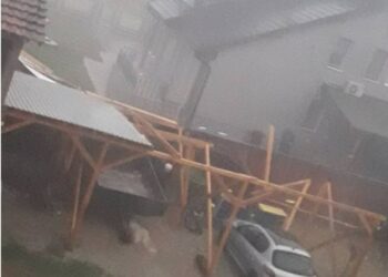 FOTOT/ Moti i keq: Stuhia bën namin në disa qytete shqiptare, shiu përmbyt gjithçka