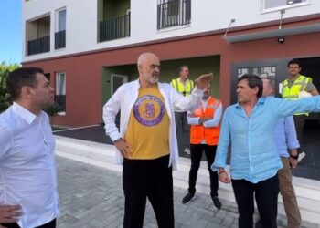 158 apartamente për familjet e prekura nga tërmeti/ Rama në Kamzë për pallatet e reja, Suli: Atje kemi mbjellë speca, domate sipas porosisë