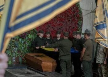 Kërkoi varjen e ushtarëve të regjimentit “Azov”/ Ukraina i përgjigjet ambasadës ruse në Londër: Rusia, shtet terrorist