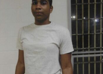 FOTO/ 27 vjeçarja transgjinore lë shtatzënë dy shoqet e qelisë