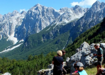 “Hajdeni urgjent! Ka vdekur…”/ Turistja serbe alarmon policinë, forcat e kërkim-shpëtimit nisen drejt Valbonës
