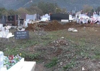 “Lekët ose nuk hyn dot në dhe”/ Ja skema që përdorte Drejtori e punonjësit e varrezave në Tufinë. Merrnin para dhe për rindërtimin e vaksinat