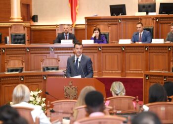 Edicioni i 9-të i Parlamentit Frankofon në Tiranë, Veliaj përshëndet në gjuhën frënge sesionin e hapjes plenare: Është viti i lidhjeve mes të rinjve nga mbarë bota!