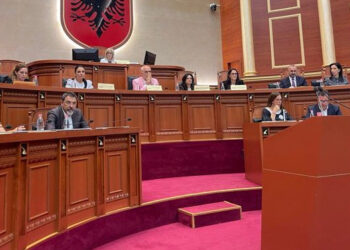 Votohen ndryshimet në qeveri: 76 vota pro emërimit të Ballukut zv.kryeministre dhe 103 vota pro shkarkimit të Ahmetajt