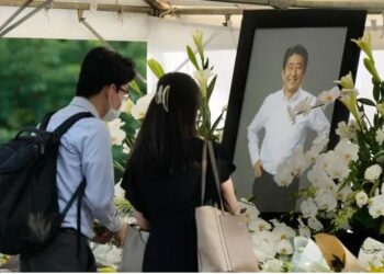 Vrasja e Shinzo Abe/ Nëna e autorit kishte falimentuar pas donacioneve në kishën e promovuar nga ish-kryeministri