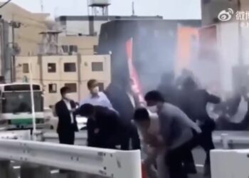 “Plumbi i dytë rezultoi fatal”/ Ja si ndodhi vrasja e ish-kryeministrit japonez. Atentatori ishte në një…!