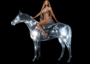 Rikthimi ‘i nxehtë’ i Beyonce/ Prezanton albumin e ri mbi një kalë holografik, provokon me FOTO