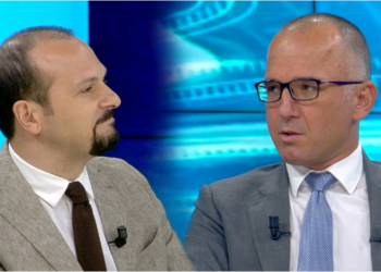 “Kam pasionin e Shqipërisë”/ Xhafo-Krajës: Mos fol si Berisha nga fillimi në fund, se je bërë si ai drejtori i Bashës kur…