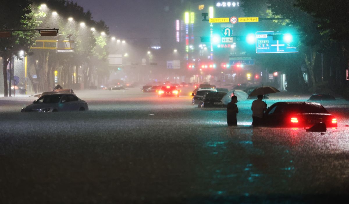 FOTO / Përmbytje apokaliptike në Seul, disa viktima