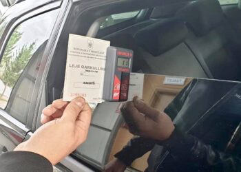 Xhamat e zinj të makinave, burg për shoferët që nuk respektojnë normat apo falsifikojnë “letrat”
