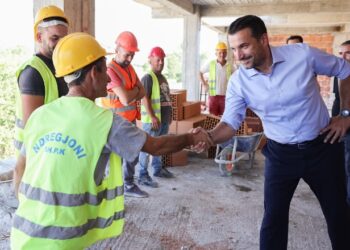 Vaqarri me shkollë të re/ Veliaj: Në finale, llogjet dhe debatet i merr era, ne jemi…