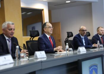 Begaj takohet me opozitën në Kosovë: I rëndësishëm dialogu me faktorët politikë