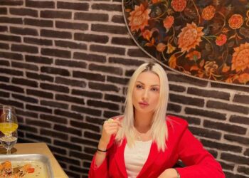 SHËNIM: Ta kryqëzojmë këtë vajzën e re police, se na preku median në nder!