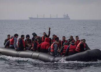 The SUN: Si përfundojnë shqiptarët me gomone drejt Britanisë drejt bandave të drogës?!
