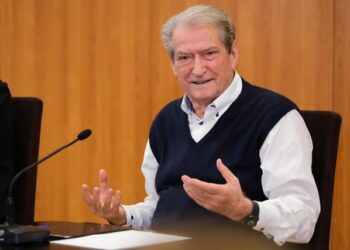 “Më fute në burg veç se shkela ligjin komunist”/ Berisha përballet me ankesat e fermerëve