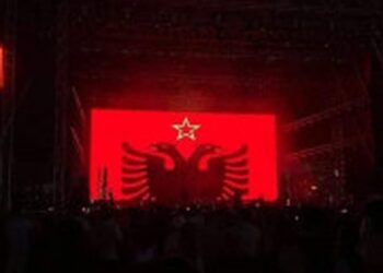 Ylli që trazoi rrjetin dhe opozitën