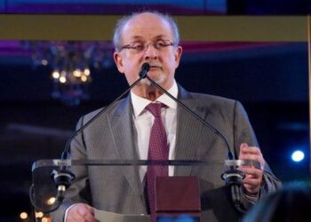 “Salman Rushdie ka të ngjarë të humbasë njërin sy, mëlçia e tij është goditur me thikë dhe…”